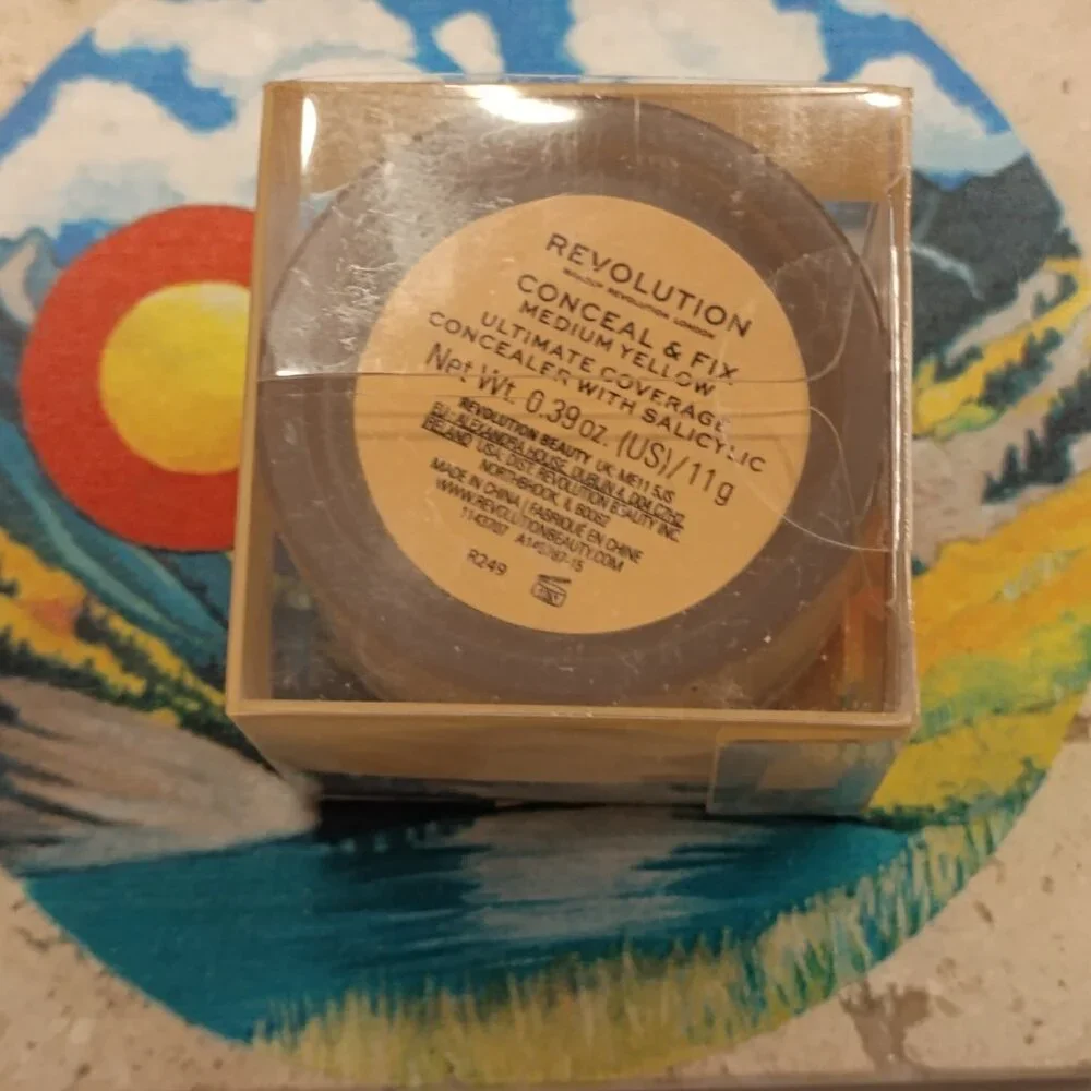 Makeup Revolution Conceal & Fix Ultimate Coverage Concealer - Medium Yellow